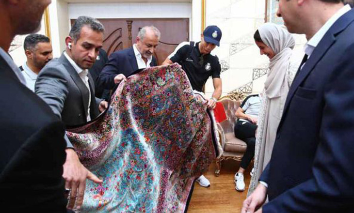 كريستيانو رونالدو يتلقى هدية ثمينة من نادٍ إيراني